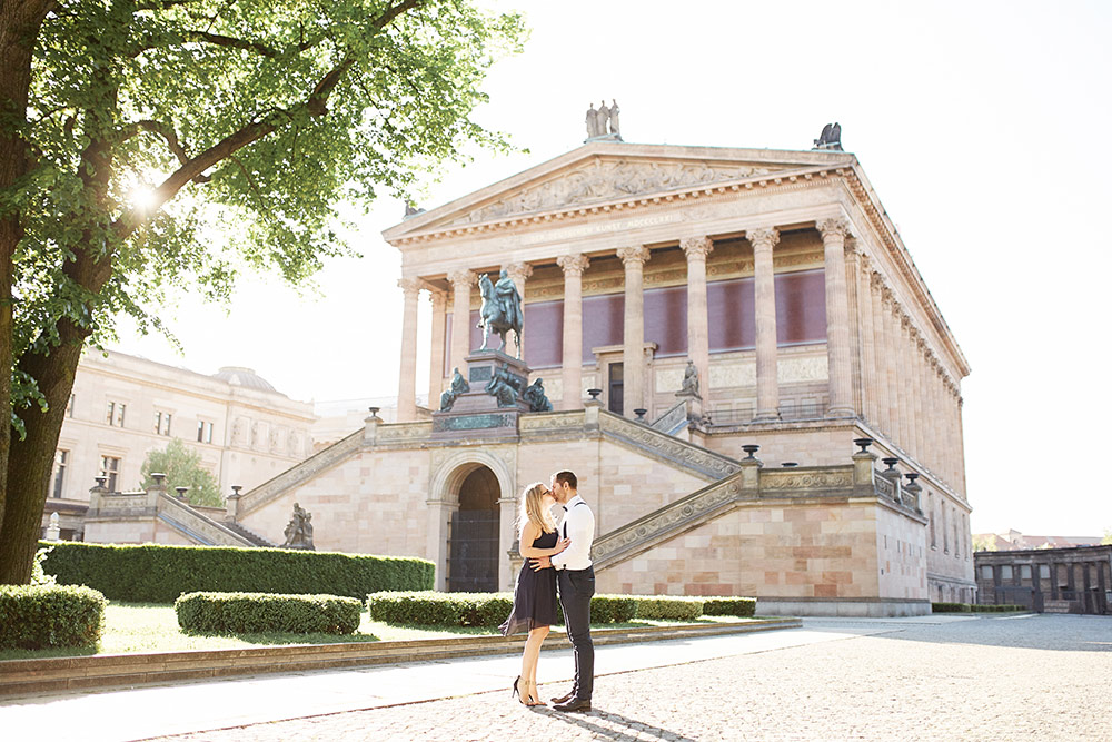 Stefanie Lange Hochzeitsfotograf Verlobungsshooting in Berlin Museumsinsel 2018 Nancy & Sebastian